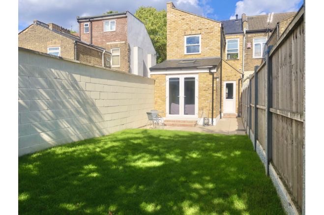 Double room in house with garden